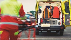 Τέμπη: Τροχαίο με ελαφρύ τραυματισμό δύο ατόμων - IX συγκρούστηκε με φορτηγό
